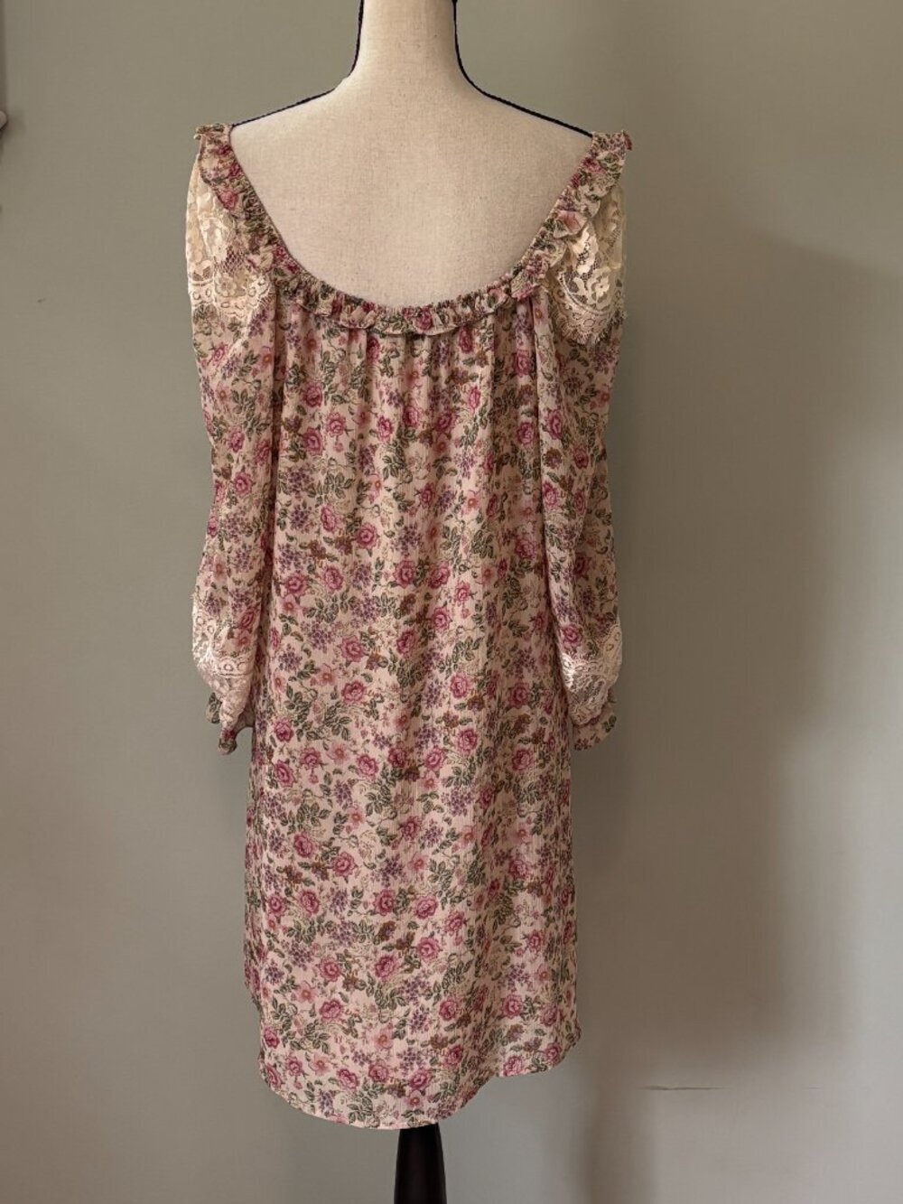 VICI Floral Off Shoulder Lace Sleeve Dress Medium Like New - Picture 3 of 6